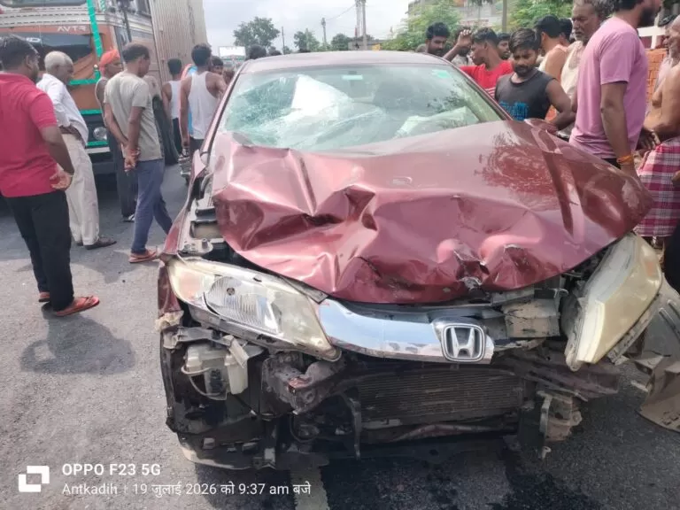 तेज रफ्तार कार की टक्कर से दंपति हादसे का शिकार, पति की मौत, पत्नी की हालत गंभीर 1 तेज रफ्तार कार की टक्कर से दंपति हादसे का शिकार, पति की मौत, पत्नी की हालत गंभीर