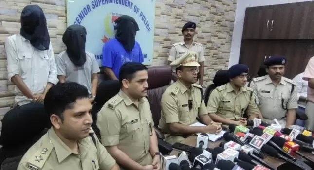 DD बार हमला कांड में बड़ी सफलता: बार मालिक नीरज सिंह सहित तीन आरोपी गिरफ्तार, राजस्थान और ओडिशा से दबोचा 1 DD बार हमला कांड में बड़ी सफलता: बार मालिक नीरज सिंह सहित तीन आरोपी गिरफ्तार, राजस्थान और ओडिशा से दबोचा