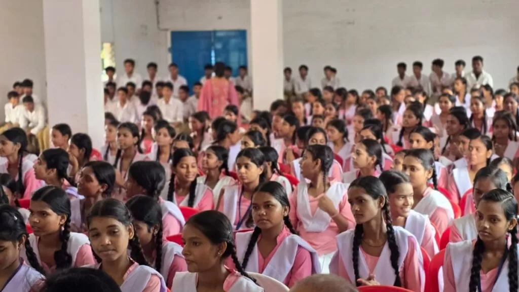 गुरु नानक हाई स्कूल में प्रतिभा सम्मान समारोह का भव्य आयोजन, जैक बोर्ड के टॉप-10 मेधावी विद्यार्थियों का हुआ सम्मान 5 THE NEWS FRAME