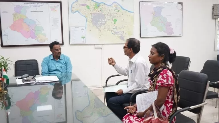 Collectorate में आयोजित जन शिकायत निवारण दिवस में उप विकास आयुक्त ने सुनीं नागरिकों की समस्याएं समयबद्ध कार्रवाई के दिए निर्देश 5 Collectorate में आयोजित जन शिकायत निवारण दिवस में उप विकास आयुक्त ने सुनीं नागरिकों की समस्याएं समयबद्ध कार्रवाई के दिए निर्देश