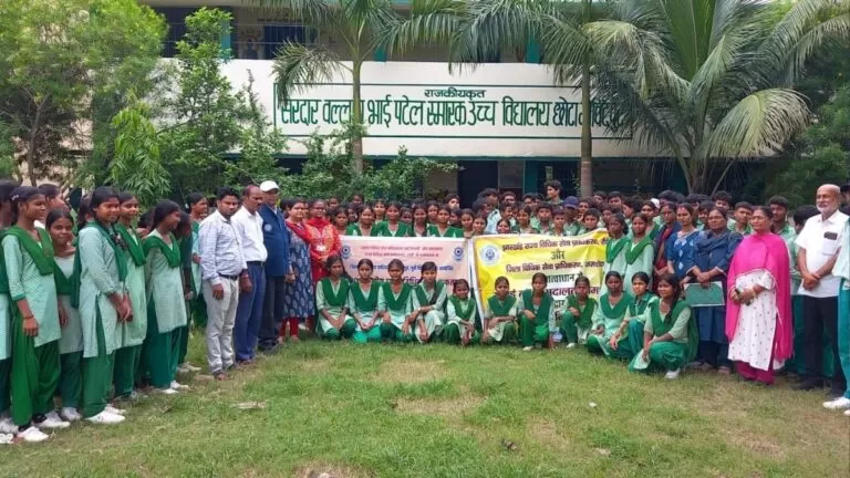 Dalsa का मोबाइल वैन गोविंदपुर पहुंचा ग्रामीणों और विद्यार्थियों को दी गई विधिक जागरूकता की जानकारी 2 Dalsa का मोबाइल वैन गोविंदपुर पहुंचा ग्रामीणों और विद्यार्थियों को दी गई विधिक जागरूकता की जानकारी