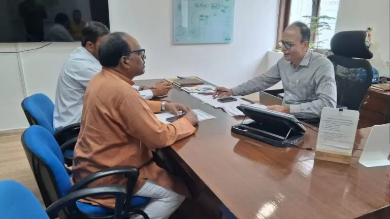 Golmuri में बढ़ती सड़क दुर्घटनाओं पर जेडीयू की चिंता स्पीड ब्रेकर और साइन बोर्ड लगाने की उठाई मांग