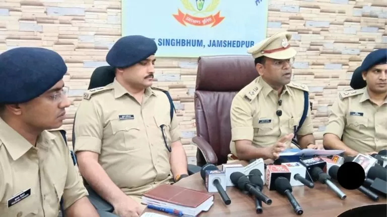 DD बार हत्याकांड पुलिस ने 2 आरोपियों को किया गिरफ्तार 3 विधि-विरुद्ध बालक निरुद्ध हथियार खून के नमूने और CCTV फुटेज बरामद, अन्य फरार आरोपियों की तलाश जारी 9 DD बार हत्याकांड पुलिस ने 2 आरोपियों को किया गिरफ्तार 3 विधि-विरुद्ध बालक निरुद्ध हथियार खून के नमूने और CCTV फुटेज बरामद, अन्य फरार आरोपियों की तलाश जारी