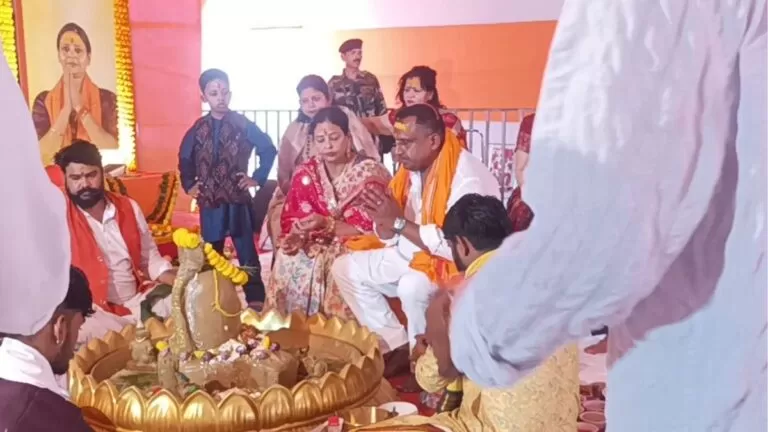 Shravan की दूसरी सोमवारी पर भव्य रुद्राभिषेक का आयोजन राजनीतिक और सामाजिक गणमान्य लोगों ने की शिरकत 2 Shravan की दूसरी सोमवारी पर भव्य रुद्राभिषेक का आयोजन राजनीतिक और सामाजिक गणमान्य लोगों ने की शिरकत