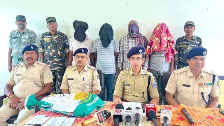 Rashmi इलेक्ट्रॉनिक में 44.64 लाख की चोरी का खुलासा साहेबगंज के चार आरोपी गिरफ्तार कई सामान बरामद 3 Rashmi इलेक्ट्रॉनिक में 44.64 लाख की चोरी का खुलासा साहेबगंज के चार आरोपी गिरफ्तार कई सामान बरामद